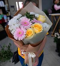 Букет цветов из:  Герберы, Розы и Хризантемы в Падинском