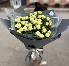 Букет Белые кустовые розы Солинеро в Падинском