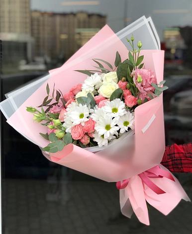 Букет цветов из: Розы, Лизиантусы и Хризантемы в Падинском